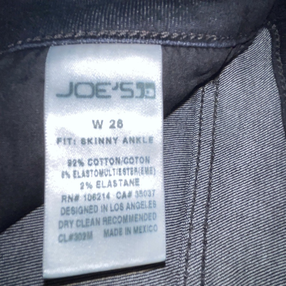 Joe’s black denim super fit!  Sexy! No fading, deep black.